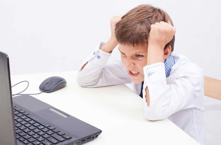 Screen Overload – The Negative Side Effects of Excessive Screen Time for Children